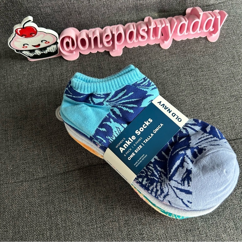 Old Navy Set/6 Women’s Tropical, Hibiscus Floral Theme Ankle Socks, One Size